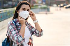 Dokter Imbau Masyarakat Pakai Masker di Tengah Buruknya Kualitas Udara Jakarta