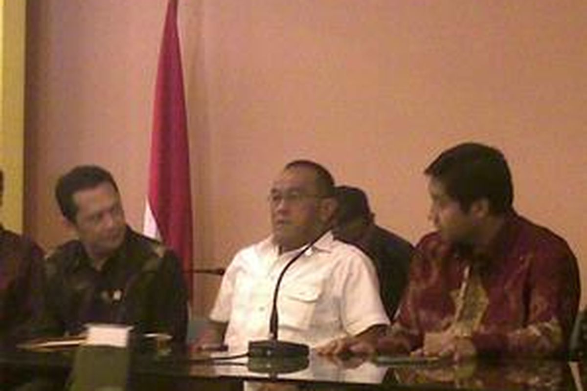 Ketua Umum Partai Golkar, Aburizal Bakrie menerima Tim 9, di Kantor DPP Partai Golkar, Slipi, Jakarta Barat, Selasa (23/2/2010)