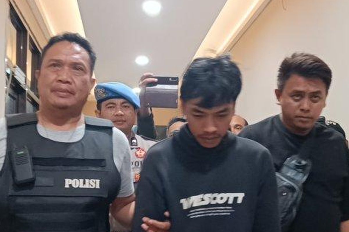 Polisi menangkap L terduga pelaku begal di Kampung Gandasoli Desa Cijayana, Kecamatan Mekarmukti, Kabupaten Garut, Jawa Barat. Terduga pelaku ditangkap di Kecamatan Cimaung, Kabupaten Bandung, Kamis (15/8/2024). 
