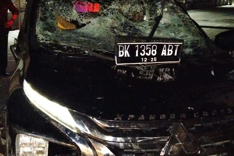 Seorang pengendara mobil Xpander menabrak sejumlah kendaraan dan seorang pejalan kaki di dekat pintu Tol Tanjung Mulia Hilir, Kecamatan Medan Deli, Kota Medan pada Rabu (4/12/2024). 