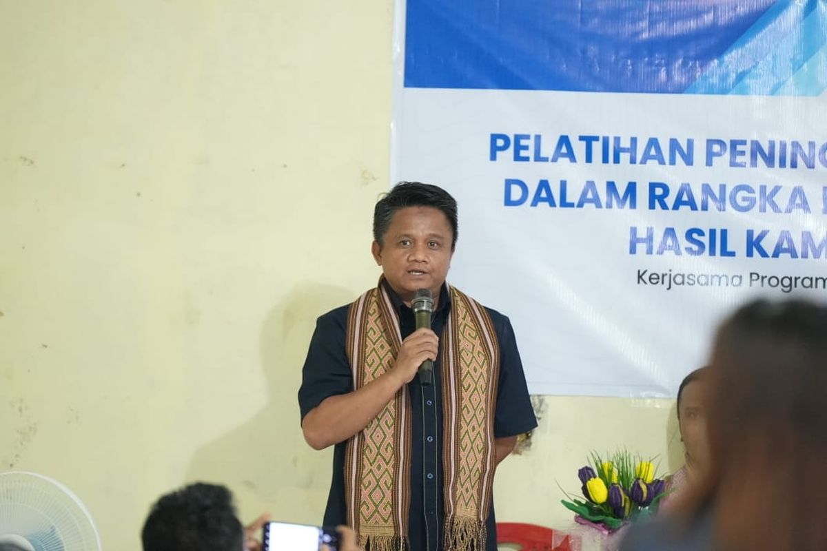 Kepala Kanwil DJPB  Provinsi Nusa Tenggara Timur Catur Ariyanto Widodo memberi sambutan dalam program Kampung UMI.