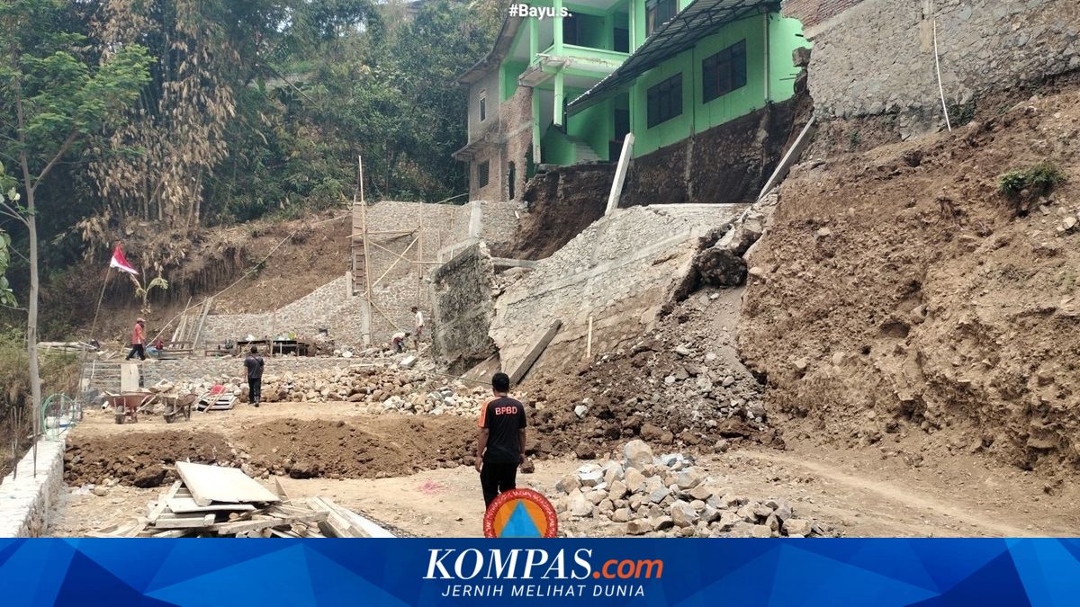 Pondasi Tak Kuat, Bangunan MTs MMA di Magetan Longsor Saat Renovasi