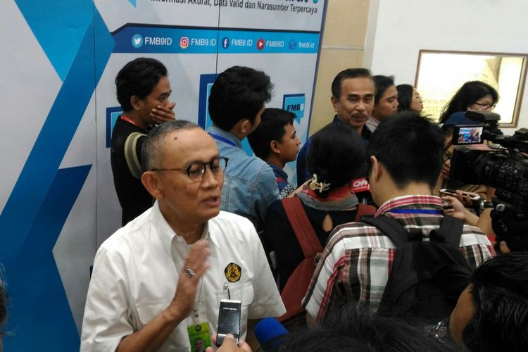 Pemerintah terus membangun infrastruktur ketenagalistrikan guna mencapai pemerataan energi. Hal itu disampaikan Sekretaris Dirjen Ketenagalistrikan Kementerian ESDM saat diskusi Forum Merdeka Barat 9 di Kantor Kominfo, Kamis (30/11/2017).