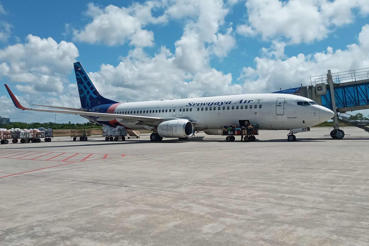 Pesawat Sriwijaya Air saat parkir di Bandara Depati Amir, Pangkalpinang, Bangka Belitung, Selasa (4/7/2023).