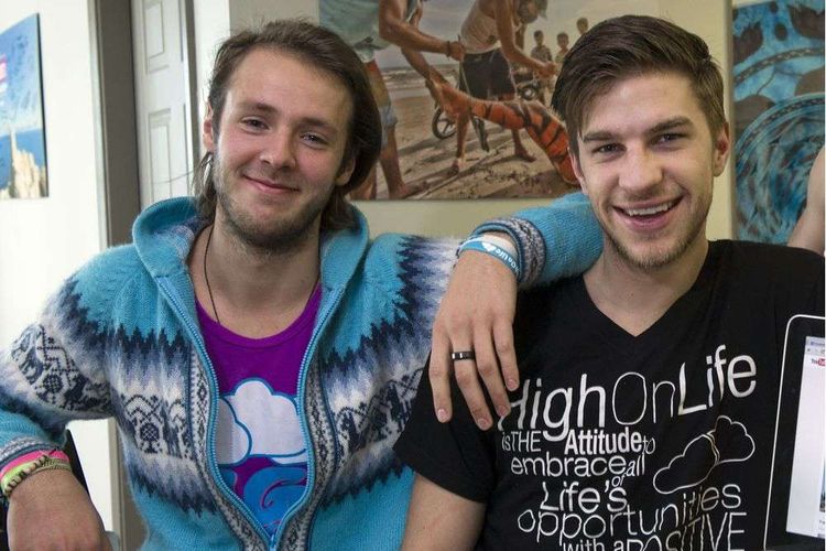YouTuber sekaligus travel vlogger Ryker Gamble (kanan) dan Alexey Lyakh (kiri)