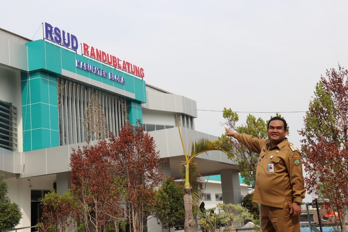 Pemkab Blora membangun RSUD Randublatung senilai Rp 10 miliar karena selama ini masyarakat yang sakit harus berobat ke Cepu.