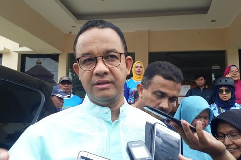 Ditanya soal Jokowi yang Komentari Banjir Jakarta, Anies Hanya Tersenyum