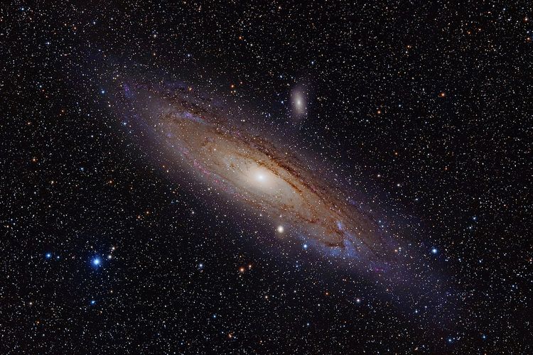 Galaksi Andromeda adalah tetangga dekat Galaksi Bima Sakti. Lokasi galaksi ini berada di rasi bintang (konstelasi) Andromeda, berjarak 2,5 juta tahun cahaya dari Galaksi Bima Sakti dan dapat dilihat dari Bumi dengan mata telanjang.