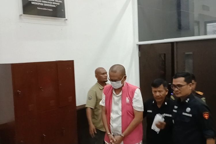Dua Tersangka Dugaan Korupsi Jembatan Sikabu, Termasuk Adik Ketua Kadin, Ditahan Kejati Sumbar