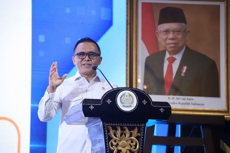 Menpan-RB Abdullah Azwar Anas saat menghadiri Rapat Pimpinan Imigrasi dalam rangka Hari Bhakti Imigrasi ke-74 Tahun 2024 di Jakarta, Senin.