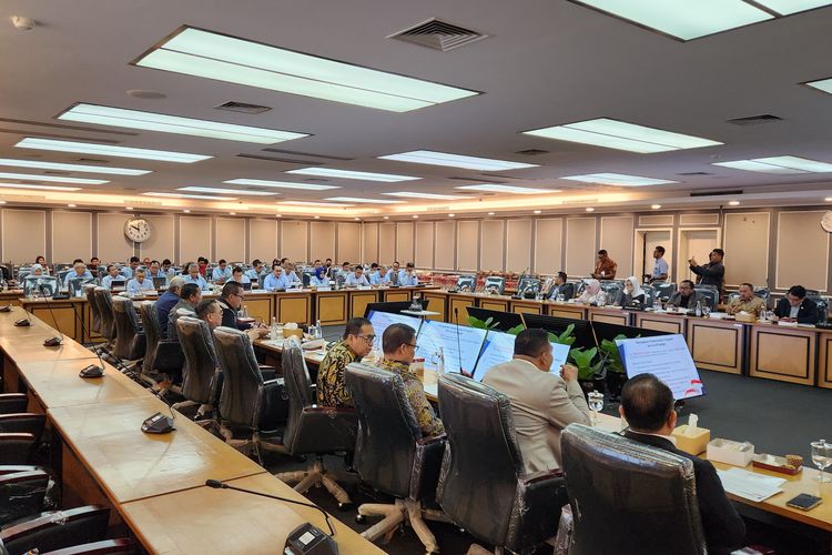 Urgensi Sterilisasi Gawai di Sidang DPR