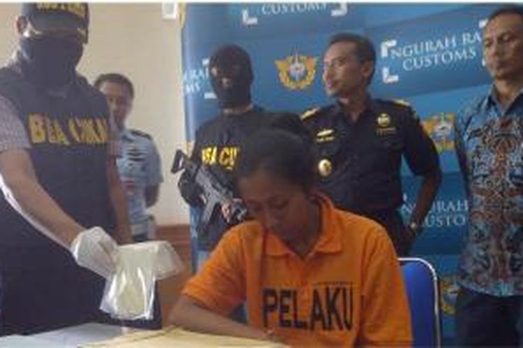 Petugas Bea dan Cukai Ngurah Rai yang bertugas di Kantor Lalu Bea Pos Renon Denpasar menggagalkan upaya penyelundupan narkotik jenis MDMA atau ekstasi yang dikirim dari Jerman melalui jasa pengiriman pos.