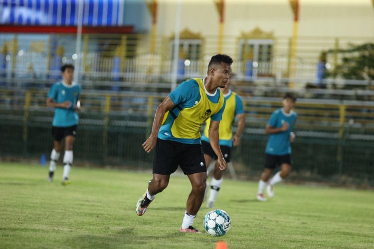 Pemain timnas U23 Indonesia, Bagas Kaffa, saat tengah berlatih menjelang laga kontra Malaysia pada penyisihan Grup B Piala AFF U23 2023.