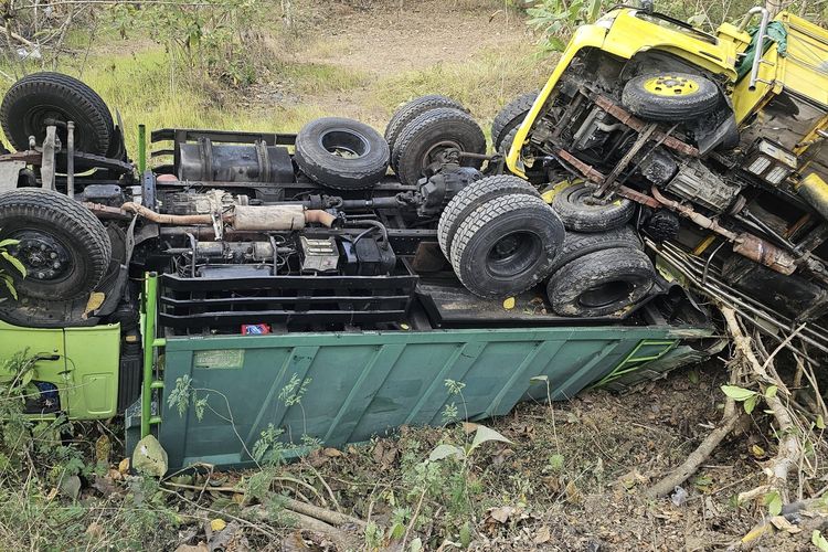 Truk Fuso di Bangkalan Tak Kuat Menanjak hingga Tabrak Kendaraan Lain, 1 Orang Tewas