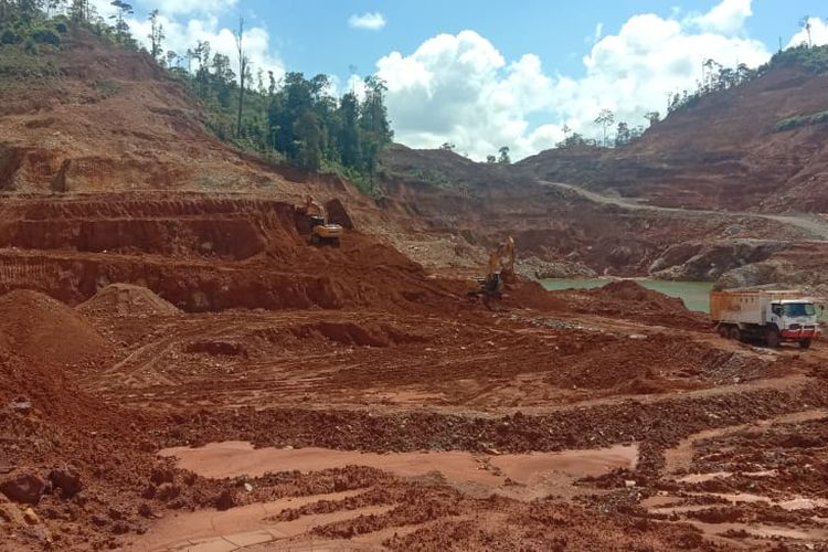Salah satu usaha pertambangan anak usaha PAM Mineral di Langgikima, Kabupaten Konawe Utara, Sulawesi Tenggara, Jumat (30/7/2021).