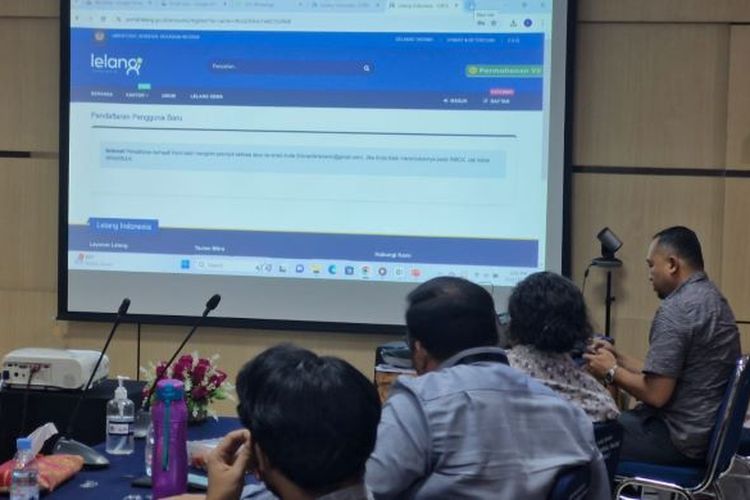 Lelang merupakan layanan pemerintah yang mendukung pembangunan ekonomi nasional dan kesejahteraan rakyat.