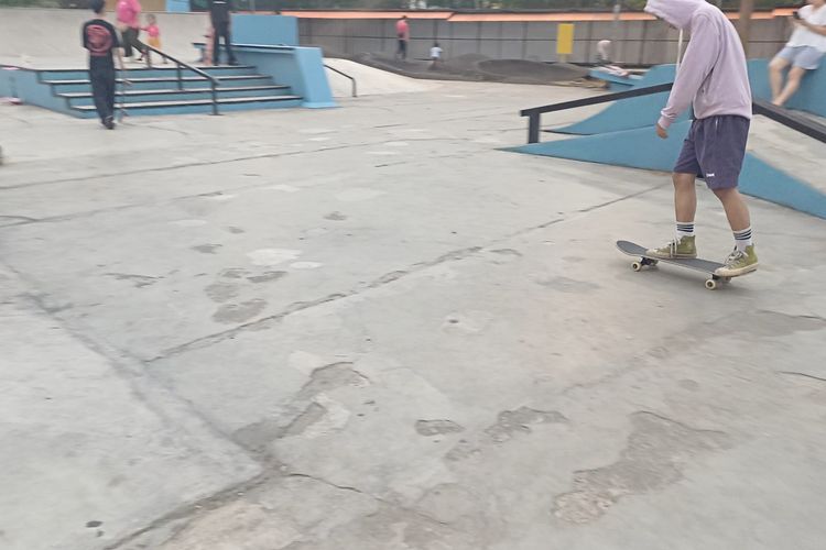 Lintasan Rusak, Pemain Skate di Kalijodo Jakut Sering Jatuh hingga Terluka