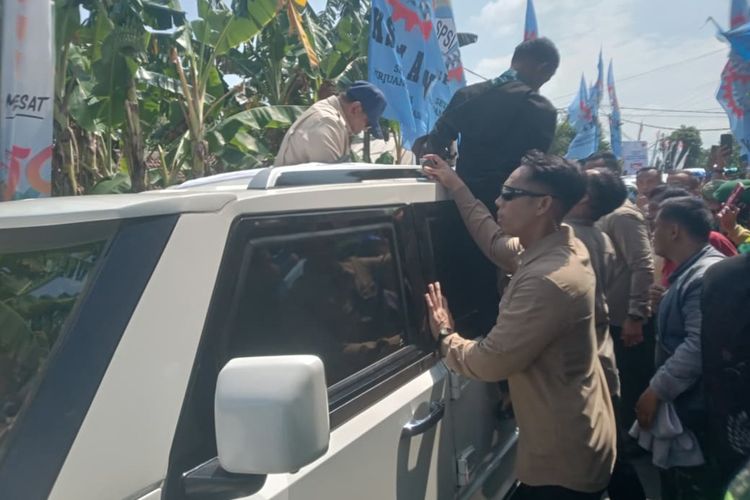 Haru dan Bangga Remaja Tunarungu di Nganjuk, Lukisan Pensilnya Diangkat Langsung oleh Prabowo