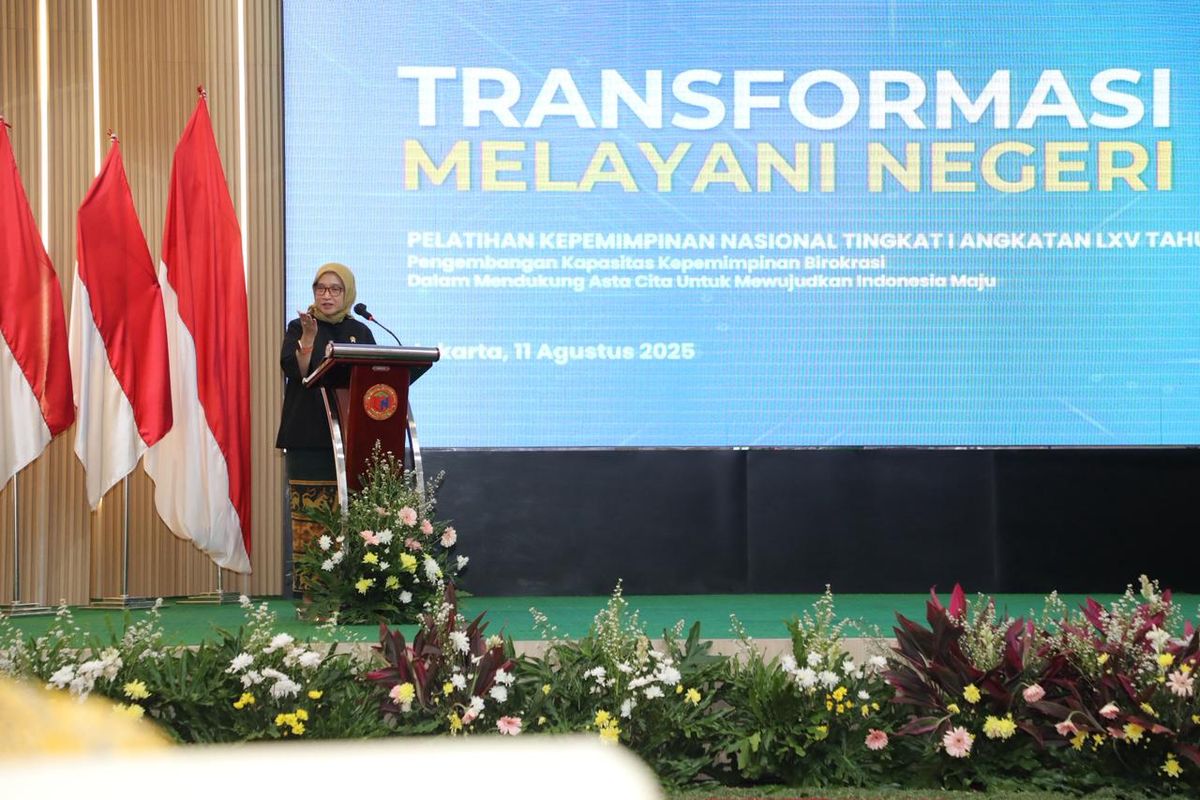 Menteri Pendayagunaan Aparatur Negara dan Reformasi Birokrasi (Menpan RB) Rini Widyantini dalam acara Pembukaan Pelatihan Kepemimpinan Nasional (PKN) Tingkat I Angkatan LXV (65) Tahun 2025, dan Pengukuhan Ketua dan Pengurus Ikatan Keluarga Alumni Pelatihan Kepemimpinan Nasional (IKAPIMNAS) periode 2025-2029, di Jakarta, Senin (11/8/2025). 
