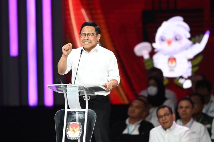 Cawapres nomor urut 1 Muhaimin Iskandar menyampaikan pandangannya saat Debat Keempat Pilpres 2024 di Jakarta Convention Center (JCC), Jakarta, Minggu (21/1/2024). Debat Keempat Pilpres 2024 mengangkat tema terkait pembangunan berkelanjutan, sumber daya alam, lingkungan hidup, energi, pangan, agraria, masyarakat adat dan desa. 