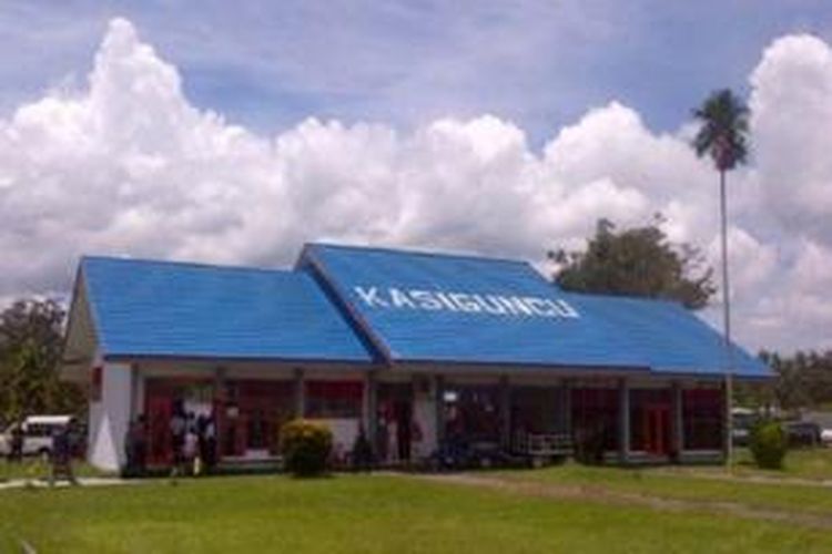 Bandara Kasiguncu, Poso, Sulawesi Tengah.