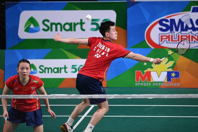 Zheng Si Wei/Huang Ya Qiong (China) saat melawan Yuki Kaneko/Misaki Matsutomo (Jepang) pada laga perempat final Badminton Asia Championship 2022 di Muntinlupa Sports Complex, Manila, Filipina, 29 April 2022.