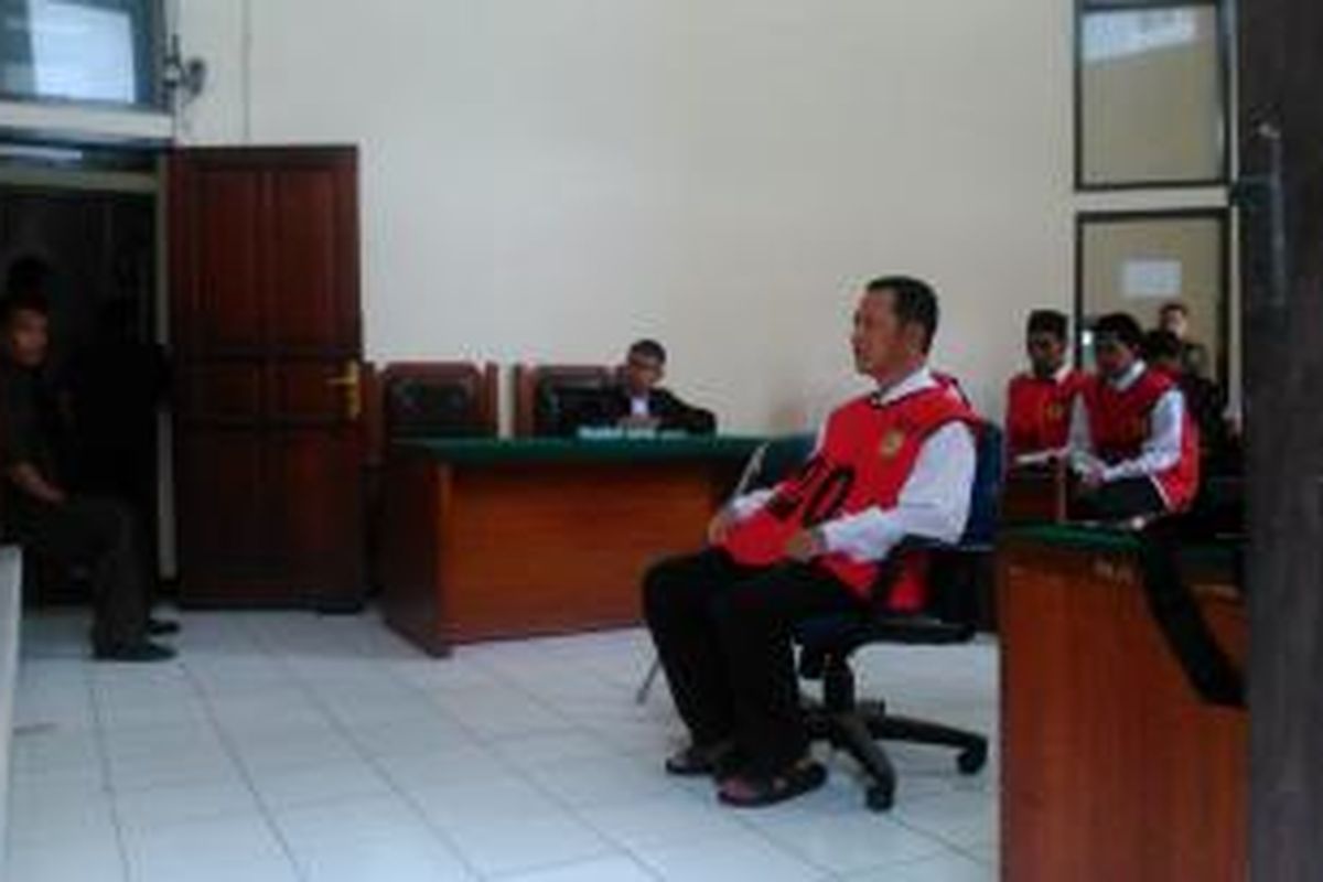 Terdakwa kasus pencurian air milik PT Palyja, Fabian Effendi, saat menjalani sidang putusan di Pengadilan Negeri Jakarta Utara, Selasa (24/3/2015).