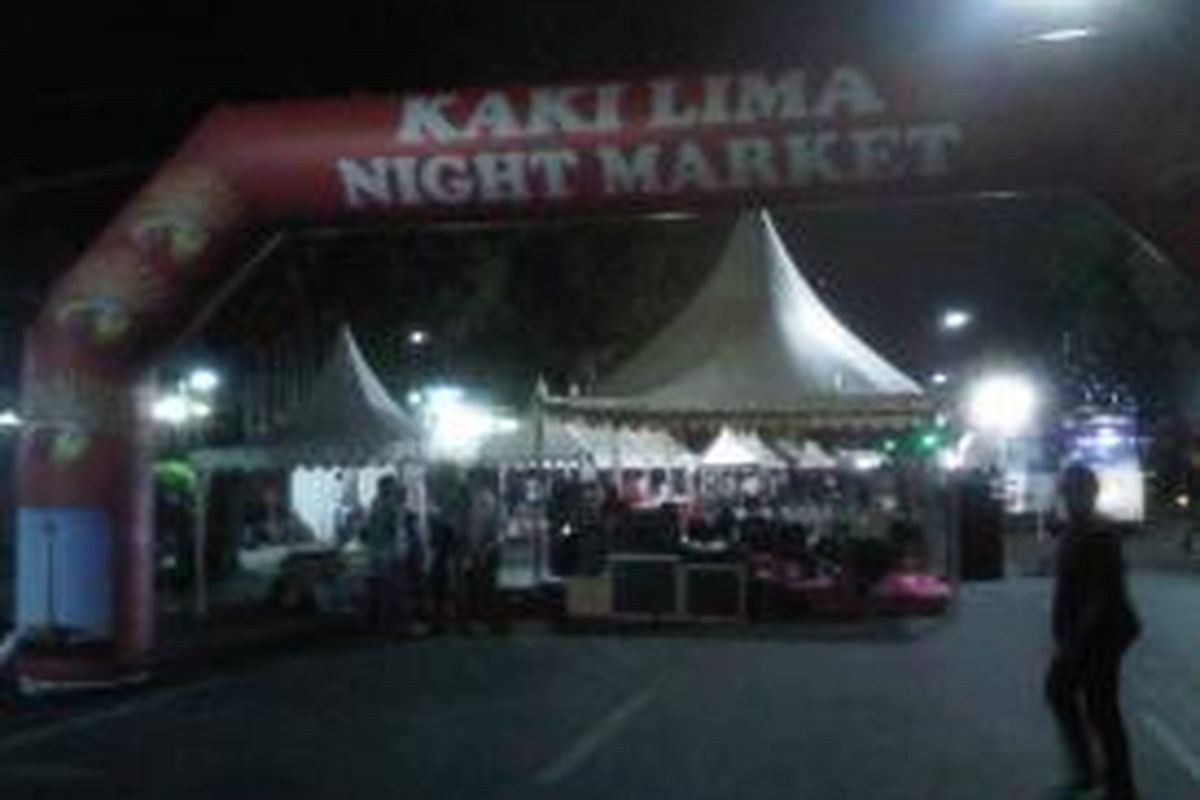 Kaki lima night market festifal digelar yang ketigakalinya di Jalan Medan Merdeka Barat, Sabtu (19/10/2013)