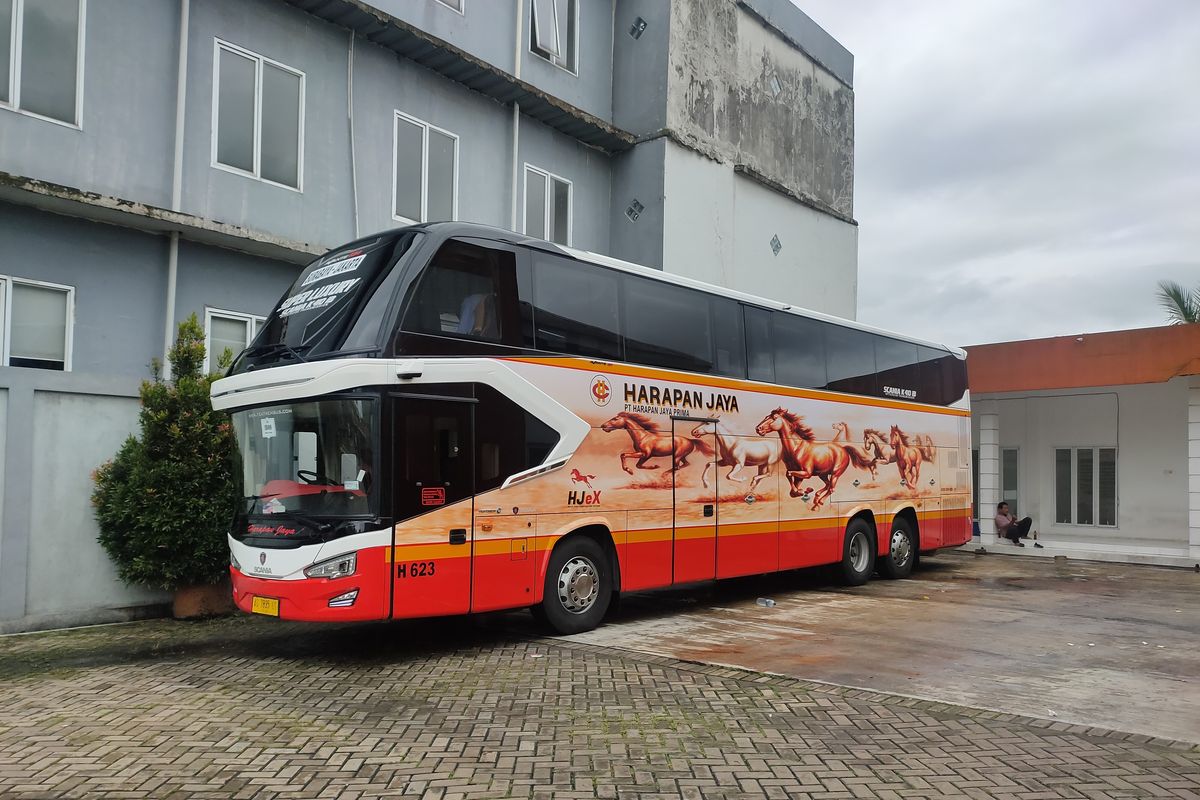 Bus AKAP baru PO Harapan Jaya pakai bodi Avante D1