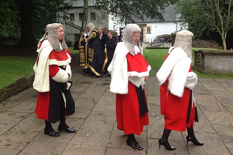 Layanan Hukum untuk Wales di Katedral Llandaff. 13 Oktober 2013.