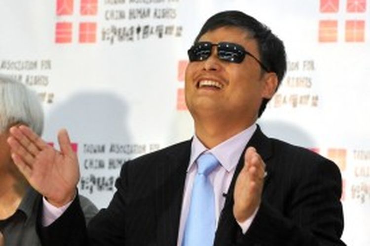 Aktivis tunanetra China, Chen Guangcheng, saat mengunjungi Taiwan, Senin (24/6/2013).