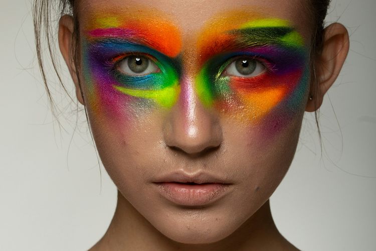 Ilustrasi alis. Tren alis 2025 memberi kebebasan berekspresi, dengan gaya yang lebih natural, fleksibel, dan ramah bagi kesehatan alis.