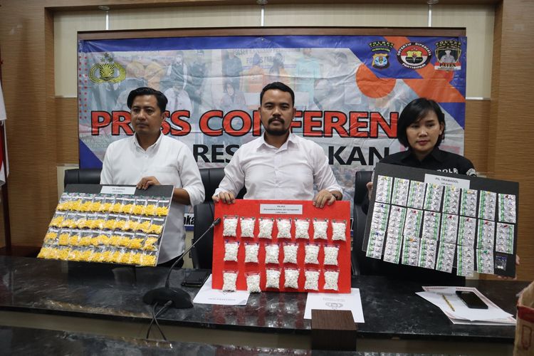 Jumpa pers pengungkapan kasus pengiriman obat keras mengandung narkoba dari Jakarta di Mapolres Tarakan Kaltara