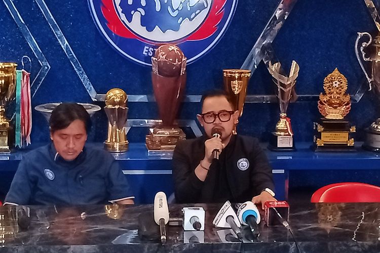 Presiden Klub Arema FC, Gilang Widya Pramana di Kantor Arema FC pada Senin (3/10/2022). 