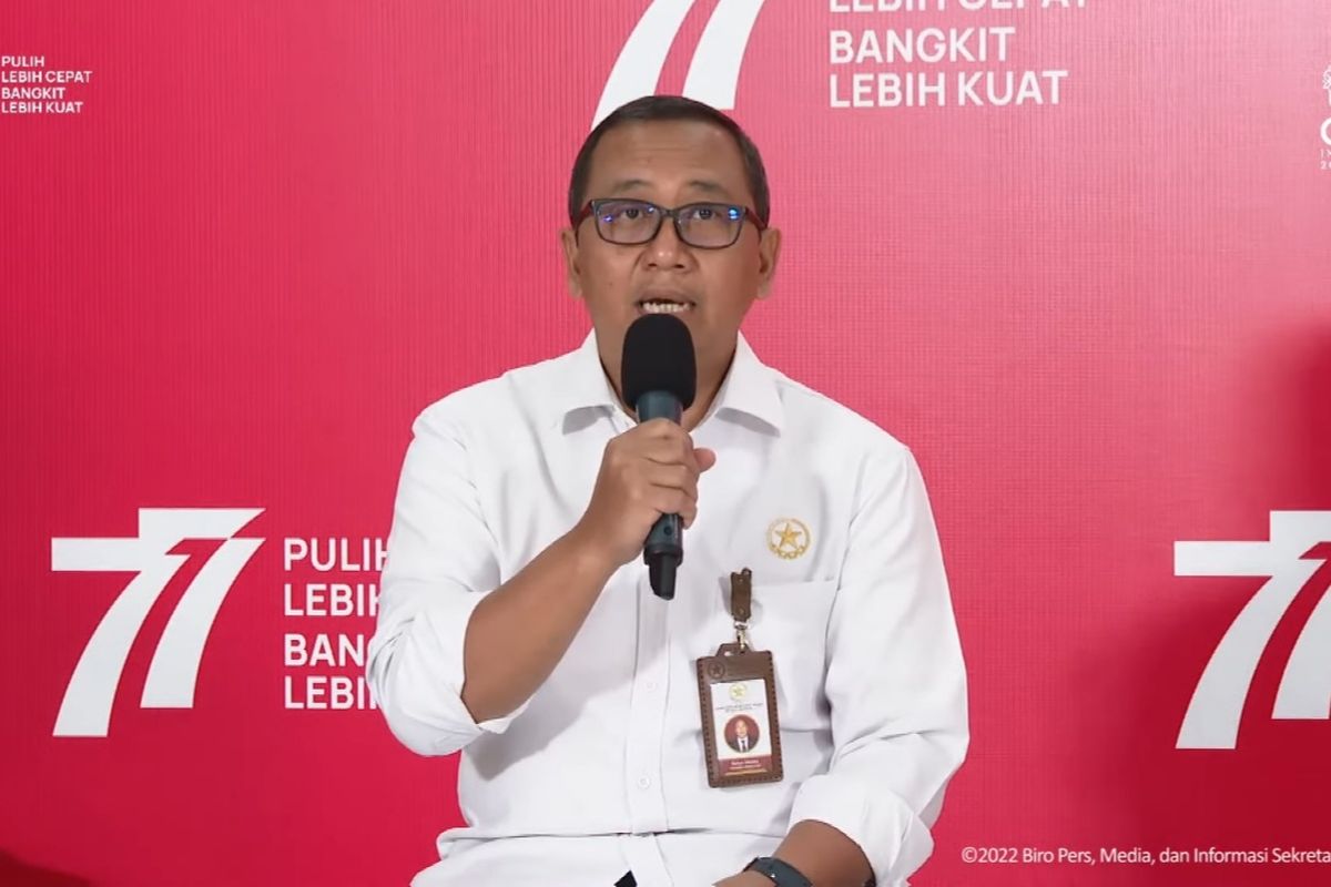 Sekretaris Kementerian Sekretariat Negara Setya Utama memberikan keterangan pers mengenai Bulan Kemerdekaan di Gedung Utama Kemensetneg, Jakarta, Senin (1/8/2022).