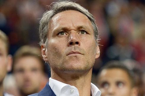 Ucapkan Salam Nazi, Van Basten Dihukum Televisi Belanda