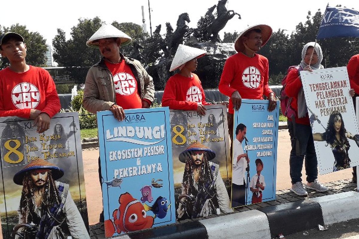 33 orang nelayanan ikut dalam aksi May Day di depan Monumen Nasional pada Selasa (1/5/2018) 