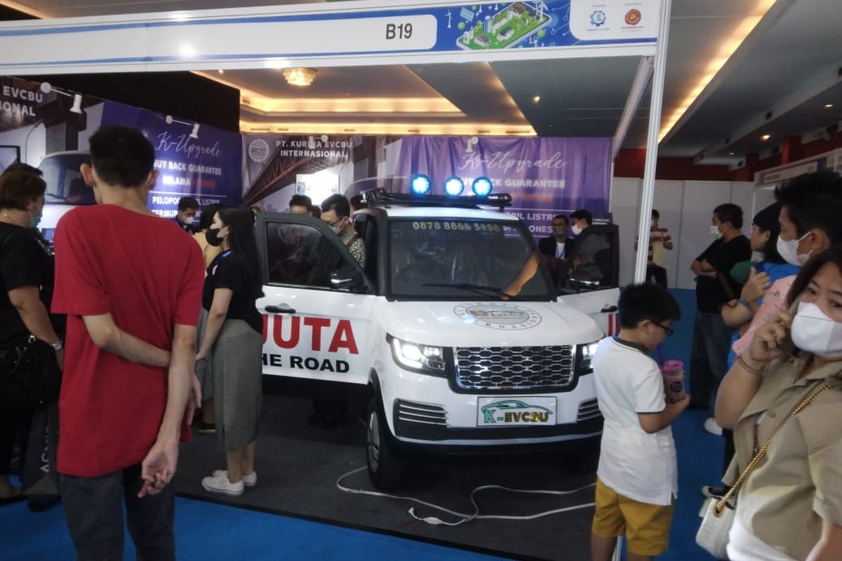 Mobil listrik paling murah saat ini di Indonesia yaitu Blade K.U yang dibanderol Rp 75 juta on the road (OTR) Jakarta.