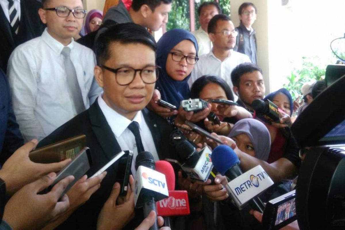 Kuasa hukum GKR Hemas Andi Ismanputra Sidin di Pengadilan Tata Usaha Negara (PTUN), Jakarta, Kamis (8/6/2017). PTUN tidak menerima permohonan Hemas untuk pembatalan pemanduan sumpah pimpinan DPD.