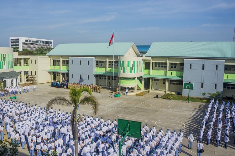 SMAN 1 Pontianak masuk dalam rekomendasi 5 SMA terbaik di Pontianak berdasarkan nilai UTBK 2021.