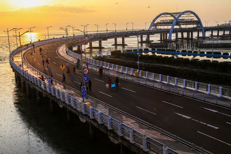 Pemerintah Kota Surabaya berencana mengintegrasikan kawasan wisata Jembatan Surabaya dengan kawasan wisata Pantai Kenjeran.