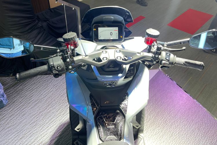 Modifikasi Honda ADV 160 RoaSync dengan konsep SUV Street