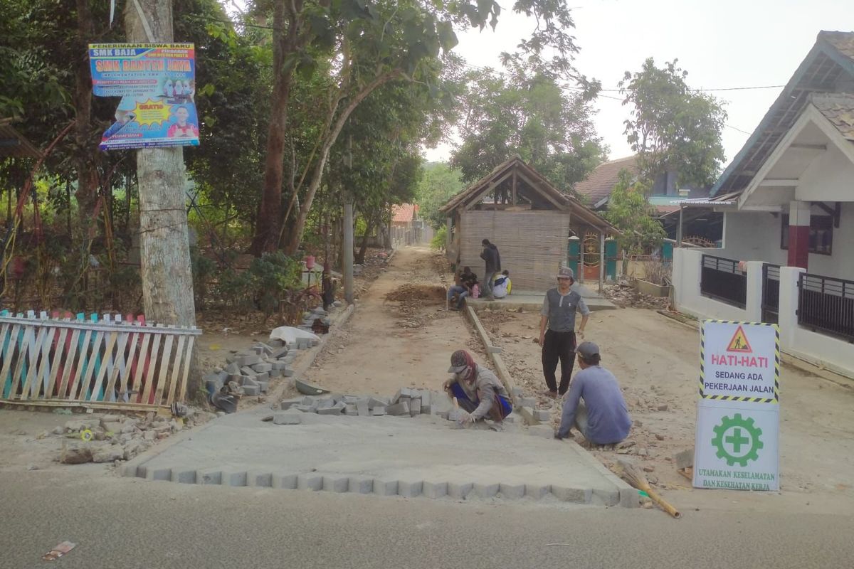 Pemprov Banten menggalakkan pembangunan RTLH dan PSU untuk menekan angka kemiskinan ekstrem sekaligus menggerakkan roda perekonomian.