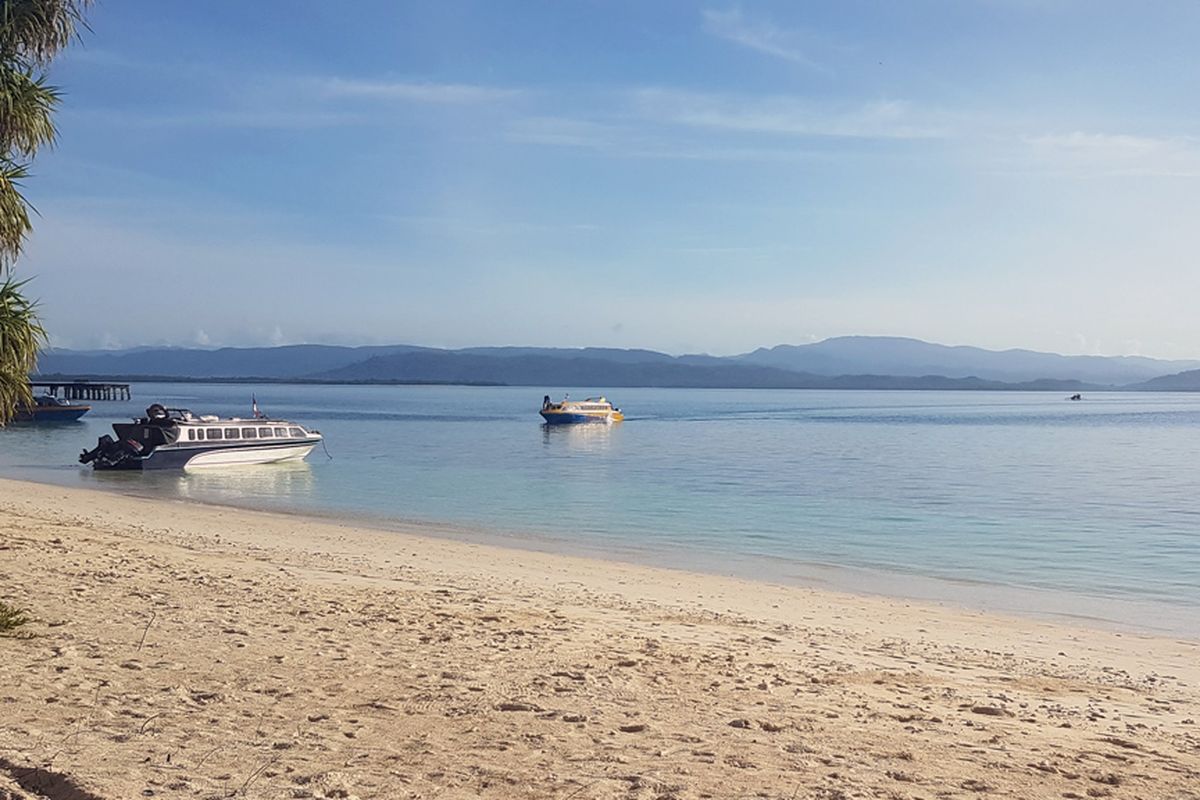 Pantai Dodola di Kabupaten Morotai.