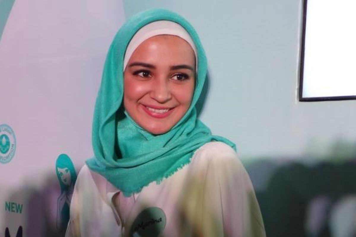 Shireen Sungkar diabadikan usai menghadiri peluncuran produk perawatan kulit di Plaza Kuningan, Jakarta Selatan, Senin (19/10/2015).