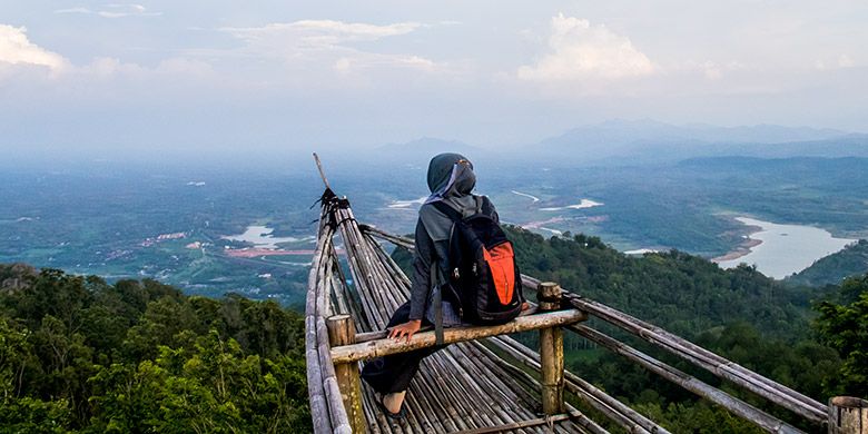 Spot Perahu di Menara Pandang Soko Gunung, Wonogiri.