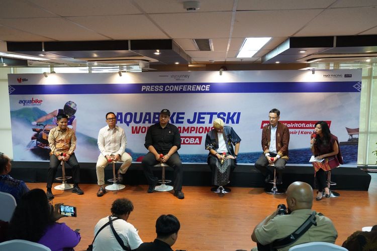 Konferensi pers ajang Balap Air Internasional Aquabike Jetski World Championship 2023 di Kemenko Kemaritiman dan Investasi, Jakarta, Selasa (31/10/2023). 