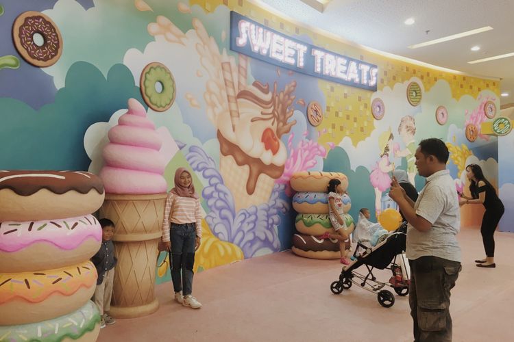 Wahana Sweet Treats, spot instagramable di Bekasi, berlangsung mulai 18 Oktober 2018 hingga 20 Januari 2019 di Summarecon Mal Bekasi, Rabu (24/10/2018). 