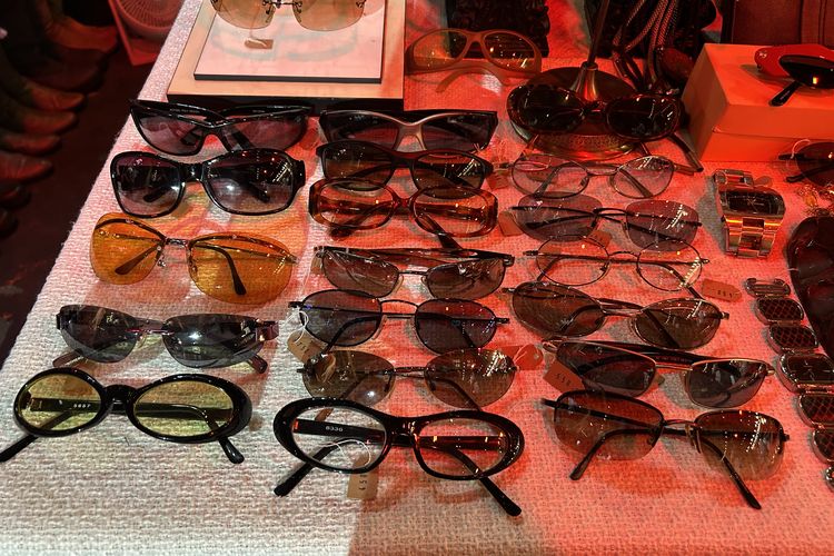 4 Tips Belanja Aksesori Vintage di Bangkok, Harus Teliti