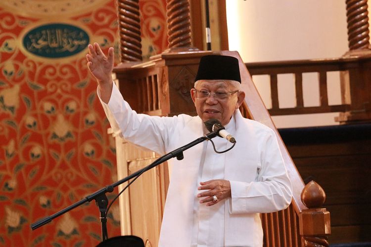 Wakil Presiden KH Ma’ruf Amin saat menyampaikan ceramah agama di Masjid Agung Baiturrahim Kota Gorontalo menjelang pelaksanaan salat Isya dan Tarawih berjamaah, Kamis malam (13/4/2023).